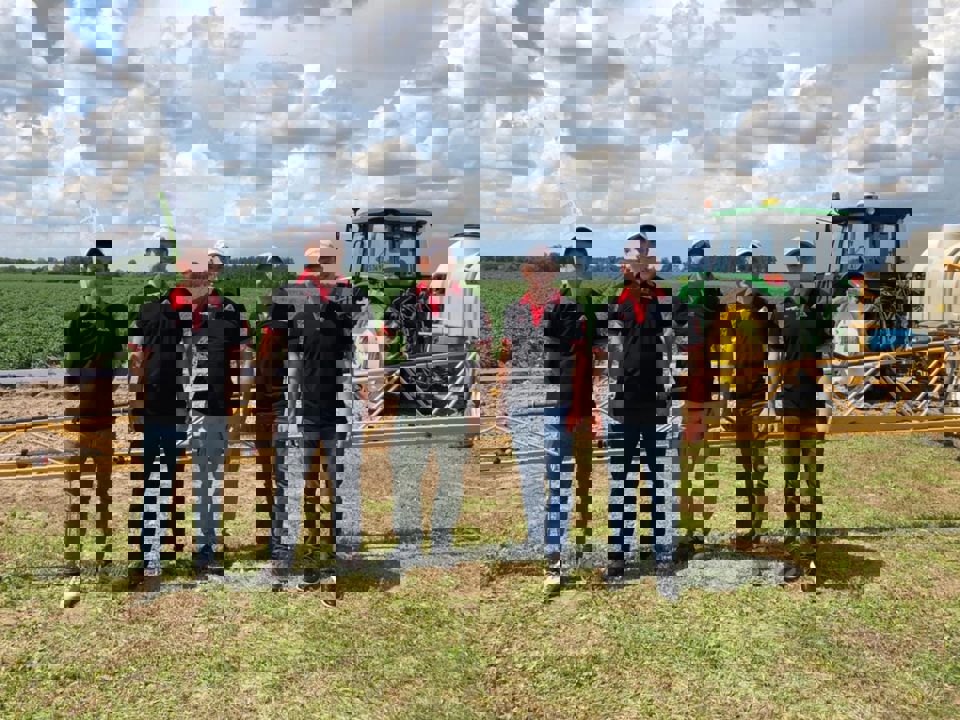5470100641046192379 121